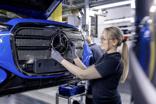 Regn i Marokko og forsinkede batterier fra Ungarn stopper produksjonen av den elektriske Mercedes GLC