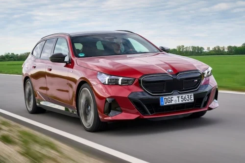 BMW passerer to millioner elbiler langt raskere enn første million