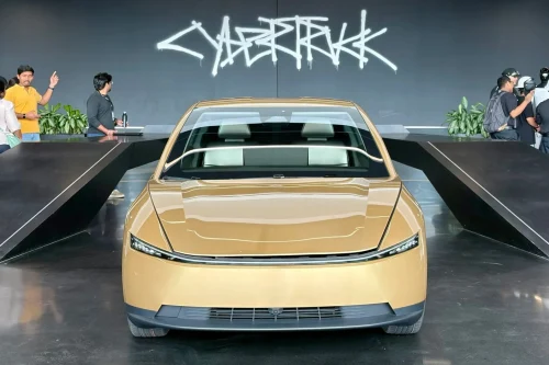 Tesla Cybercab kjører nå betalte robotaxi-turer i Austin