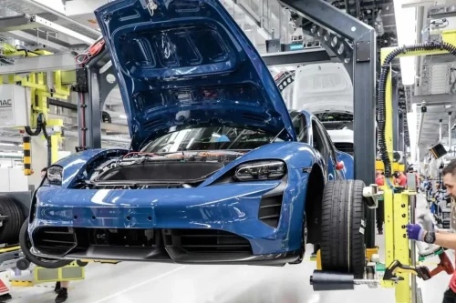 EU varsler nye batterifeil i Porsche Taycan – kan øke brannrisikoen