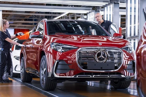 Mercedes ruller elektrisk GLA av båndet i Rastatt