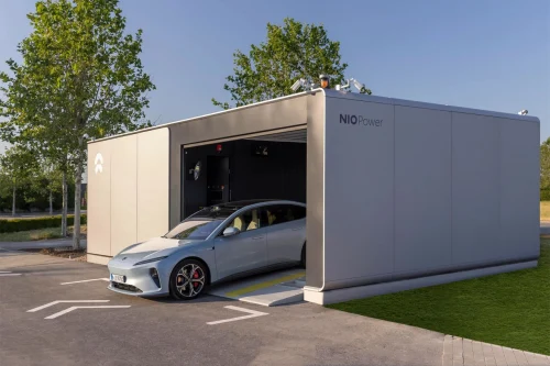 CATL åpner første batteribyttestasjon i Europa i Paris – men vanlige bilister får ikke byttet batteri der