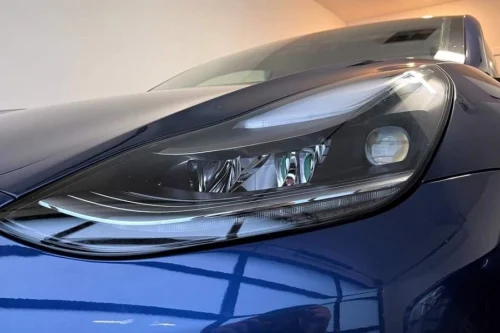 Tesla forbedrer nærlyset med dynamisk nivåregulering via programvareoppdatering