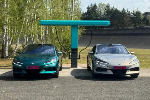 BYD vil åpne 1 500 kW Flash Charging-stasjoner i Sverige – åpne for alle elbiler