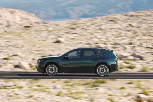 BMW iX3 M60 får vårstart og toppspesifikasjoner