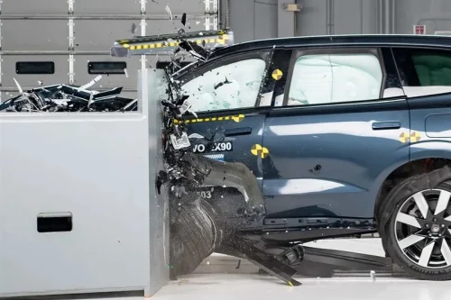Volvo EX90 får IIHS toppkarakter for 2026