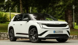 Nye Škoda Peaq: syv seter, 633 km rekkevidde og 2.000 kg hengervekt