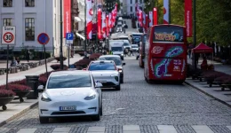 Elbilen er blitt hverdagsbil – men OFV-tallene viser nye bekymringer i markedet