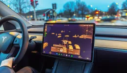Tesla-eier vant 90 000 kroner i retten for FSD som aldri ble levert – Tesla trenerer fortsatt