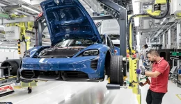 Porsche stopper Taycan-produksjonen: lager av usolgte biler svulmer over