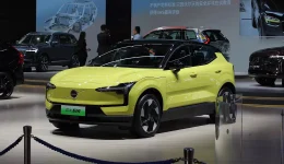 Volvo tilbakekaller EX30 i Kina etter funn av batteririsiko