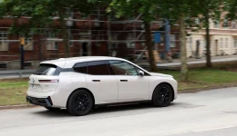 Dansk bilmagasin tester BMW iX: pris og garanti setter preg på dommen