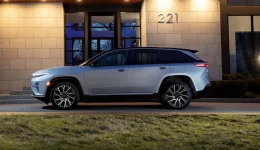Jeep dropper to elbiler i Europa – erstatter dem med tre nye SUV-er