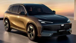 Geely E5: Kompakt elbil-SUV med LFP-batteri og kampanjepris gjør europeisk debut