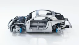 Alpine viser frem el-prototypen av neste A110 på Goodwood – med to batteripakker og bredere spor