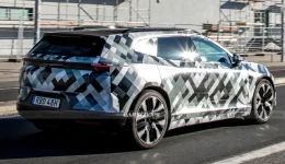 Polestar 4 SUV avslørt på Nürburgring – med ekte bakrute og bakluke
