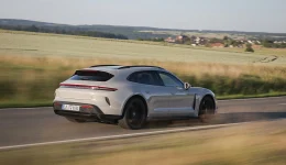 Porsche skal visstnok nedprioritere elbilprosjekter – Taycans framtid usikker