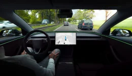 Tesla hevder FSD gir 5,2 ganger færre kollisjoner i Europa – men tallene er egne og uverifiserte