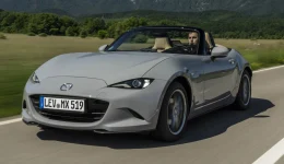 Mazda-sjefen bekrefter: Neste MX-5 utvikles med mulighet for elektrisk drift – og ingeniørene sloss for å holde vekten under 1 200 kg