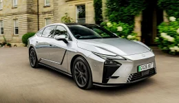 Nye Lexus ES er helelektrisk og tar over som merkets eneste store salongbil