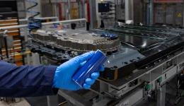 BMW iX5 får 144 kWh batteri og 800-volts teknologi – serieproduksjon starter i desember
