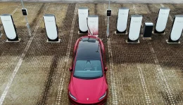 Tesla oppgraderer Supercharger til 500 kW – men det er konkurrentenes biler som vinner