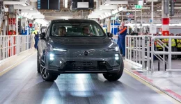 Volvo EX60 slår an – men batteriene kommer ikke fort nok