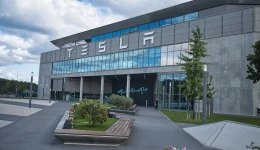 Tesla vil starte celleproduksjon i Berlin fra 2027