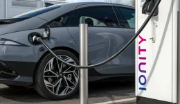 ADAC-test: Hurtiglading taper 5–15 prosent av energien