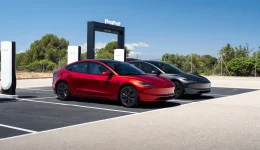 Tesla-appen viser Supercharger-kart før du ankommer