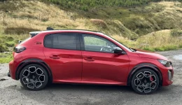 Peugeot e-208 GTi prises til 44.900 euro – 5.000 mer enn Opel-søsteren
