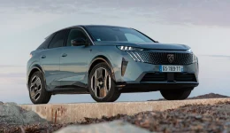 Stellantis stanser elbilproduksjon i Frankrike etter batterimangel