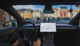 Tesla bytter FSD-navnet til Tesla Assisted Driving i flere europeiske markeder