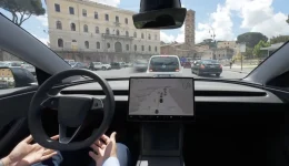 Italia støtter Tesla i EU-kamp om FSD-godkjenning
