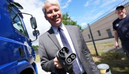 Tysk minister vil presse fram Tesla FSD i EU — og åpner for å gå alene