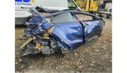 Tesla Model S Plaid krasjet etter 286 km/t – samme dekktype var tilbakekalt av Goodyear
