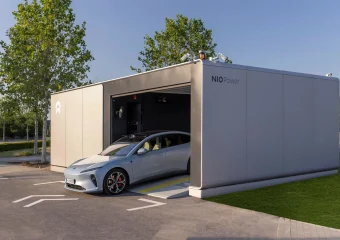 CATL åpner første batteribyttestasjon i Europa i Paris – men vanlige bilister får ikke byttet batteri der