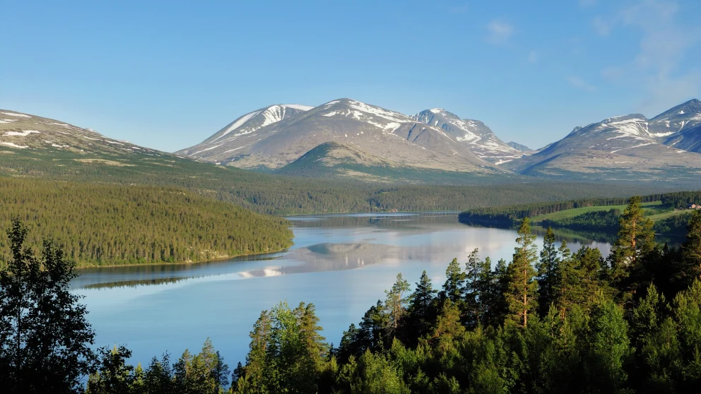 Atnsjøen og Rondane sett fra Sohlbergplassen, Nasjonal turistveg Rondane. Foto: Jørn Hagen /jornhagen.no