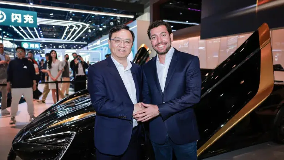 BYD-styreformann Wang Chuanfu ledet overleveringen personlig