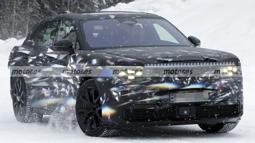 Bentleys første el-SUV leker seg i snøen – sikter mot lansering i 2027