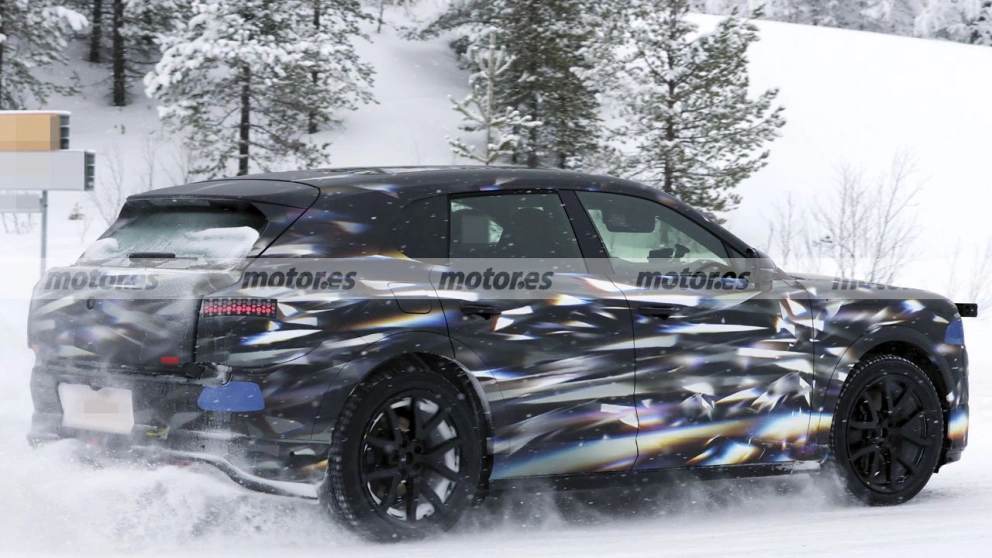 Bentleys første el-SUV leker seg i snøen – sikter mot lansering i 2027