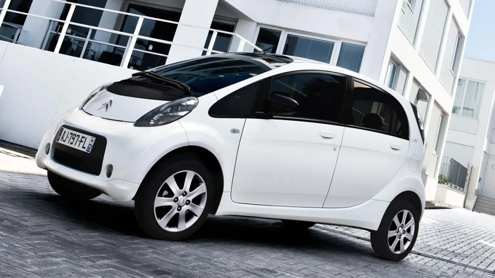 Citroën C-Zero ble lansert i 2010. En liten «billig elbil» til 400 000 kroner.