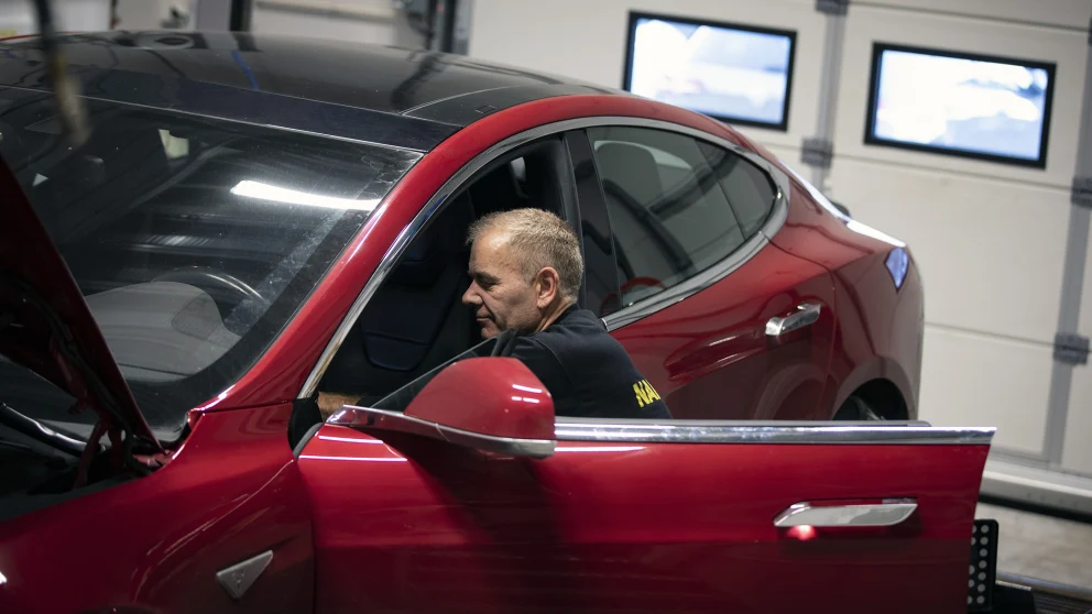 NAF har testet 10 000 elbilbatterier: de fleste har 90 prosent igjen etter åtte år