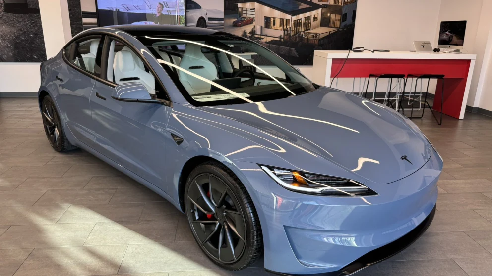 Tesla lanserer to nye blåfarger i USA – erstatter Deep Blue Metallic