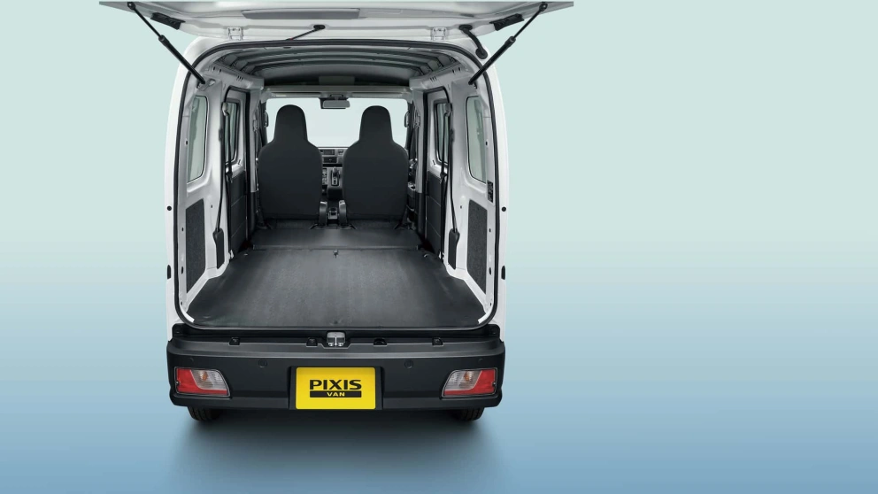 Små, elektriske arbeidshester: Nye Daihatsu e-Hijet og Toyota Pixis Van BEV skal elektrifisere siste etappe i Japan