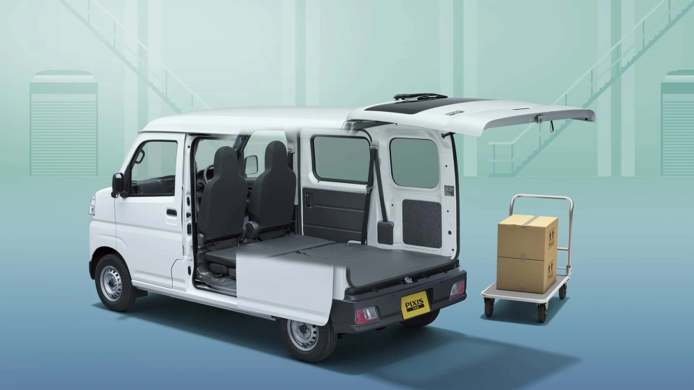 Små, elektriske arbeidshester: Nye Daihatsu e-Hijet og Toyota Pixis Van BEV skal elektrifisere siste etappe i Japan