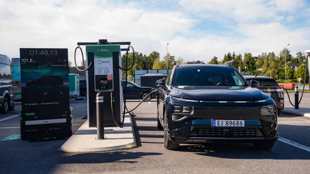 Norsk ladekritikk: Når elbilene tåler 500 kW, føles «hurtiglading» plutselig treigt