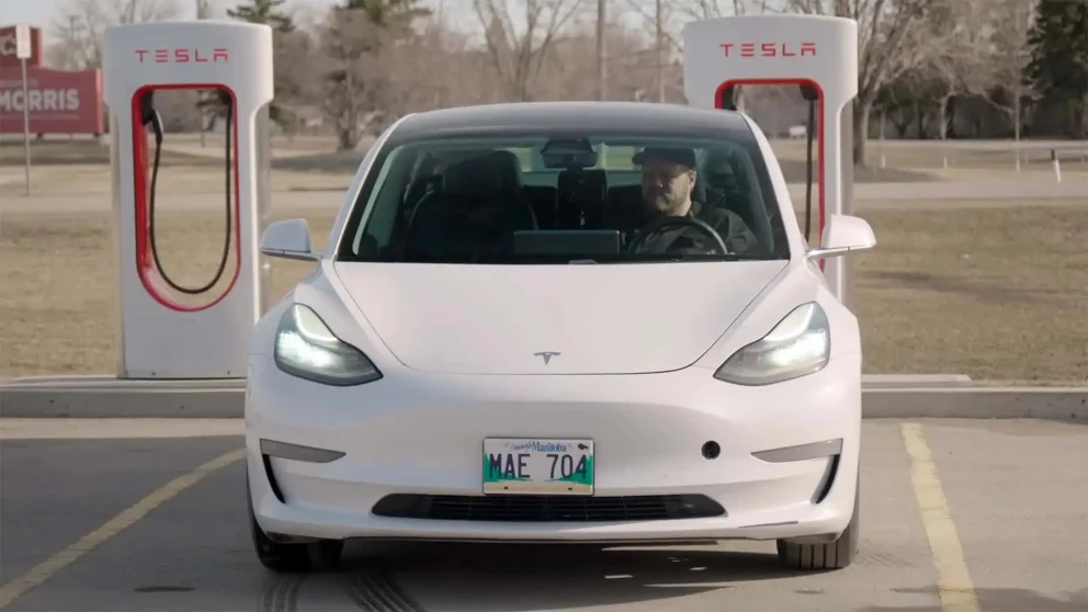 Tesla Model 3 med 600 000 kilometer: Italiensk taxisjåfør utfordrer myten om elbilbatterier