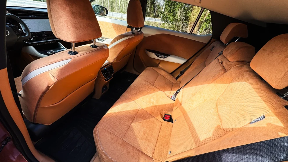 Lexus RZ 500e leverer mer kraft — men sliter fortsatt med rekkevidden
