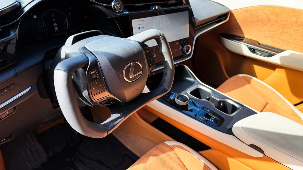 Lexus RZ 500e leverer mer kraft — men sliter fortsatt med rekkevidden